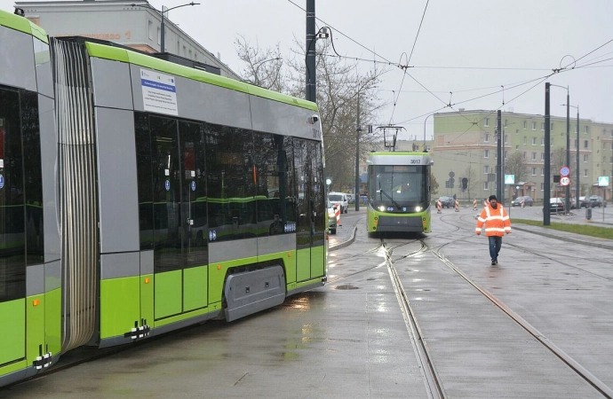 {Urząd Miasta Olsztyna zapowiada pierwszy przejazd nową linią tramwajową.}